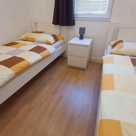 In - Balaton 35823 شقة Szántód